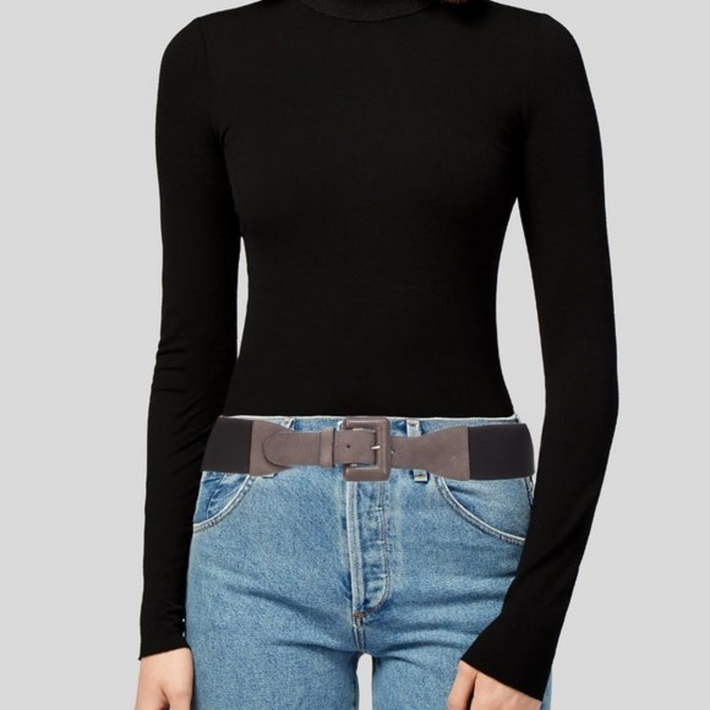 D. Exterior leather hip belt‎